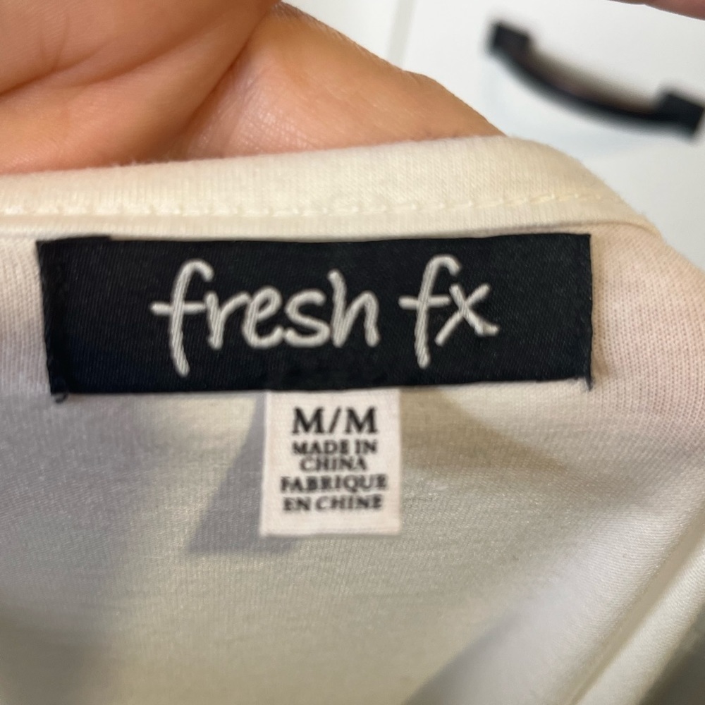 Fresh FX. Size medium. Blue and white. Floral. Overlay. Top. Short sleeve. - Picture 5 of 5